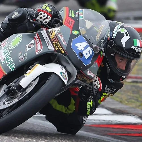 Matteo Masili in azione in gara sul cordolo
