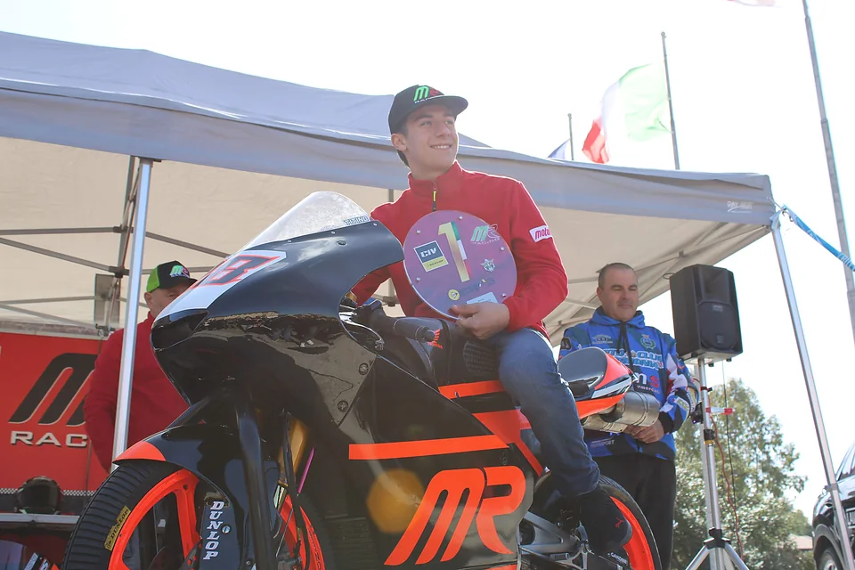 Matteo Masili, pilota Moto3 numero 46 — foto di gara