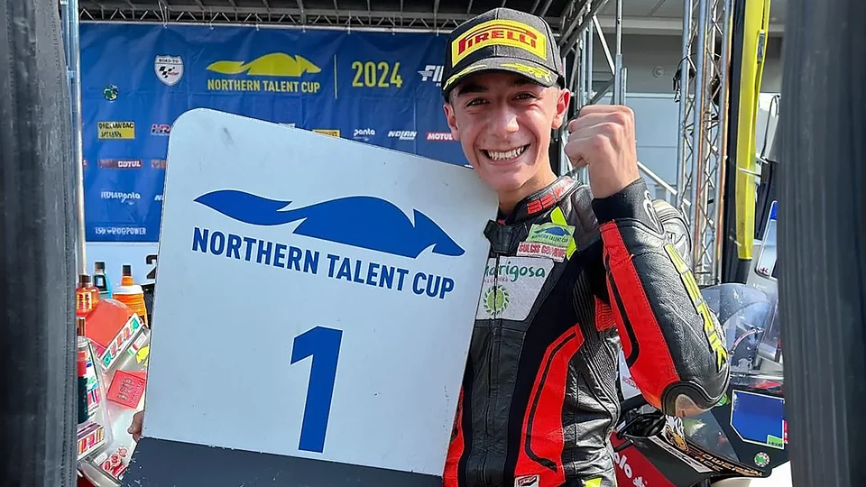 Matteo Masili festeggia la vittoria nella Northern Talent Cup